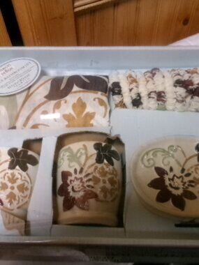 NWt Interior Designs 5 pc bathroom set brown tan boho floral